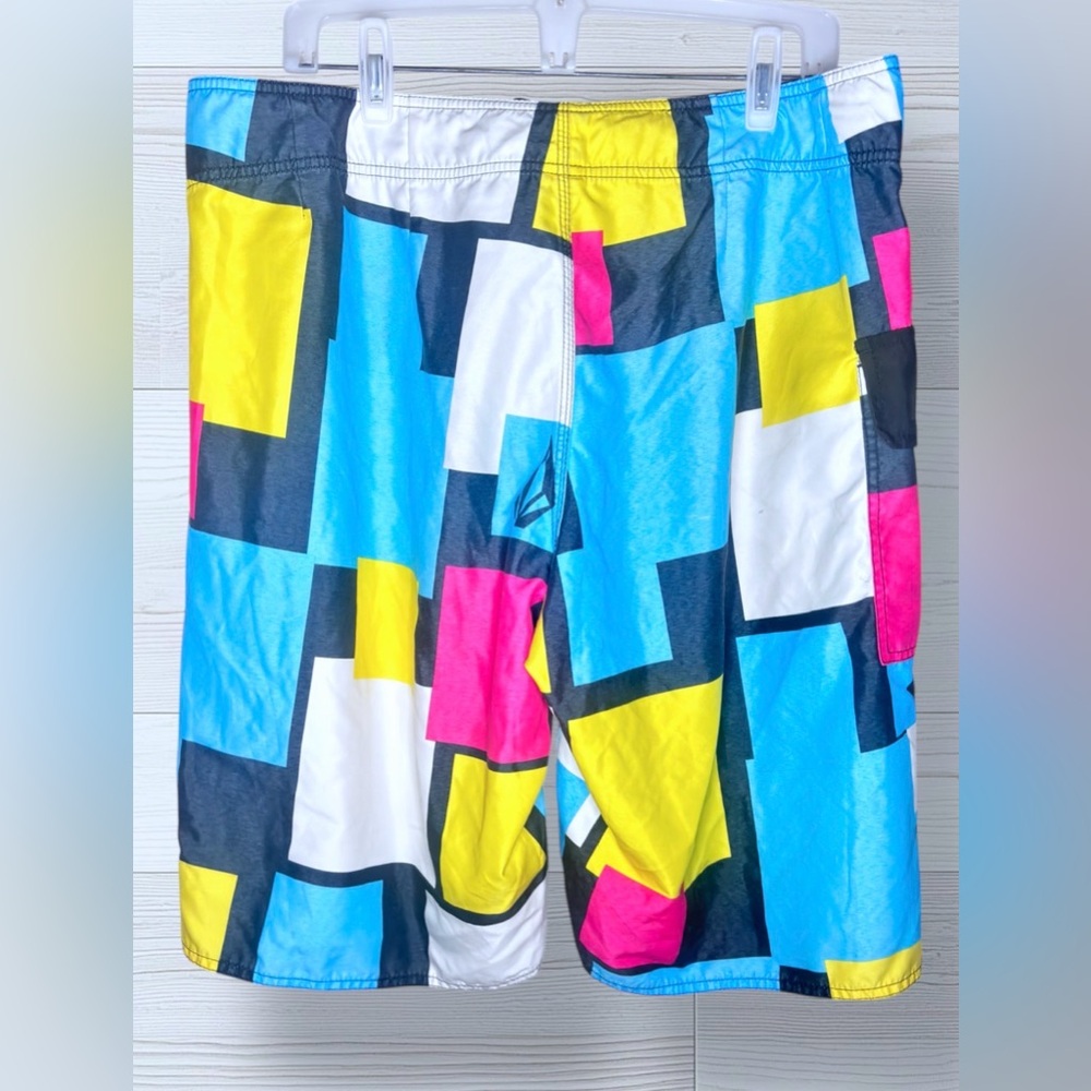 VOLCOM Men’s Vintage 90’s Colorblock Geometric Polly Pack Hybrid Shorts - Picture 4 of 11